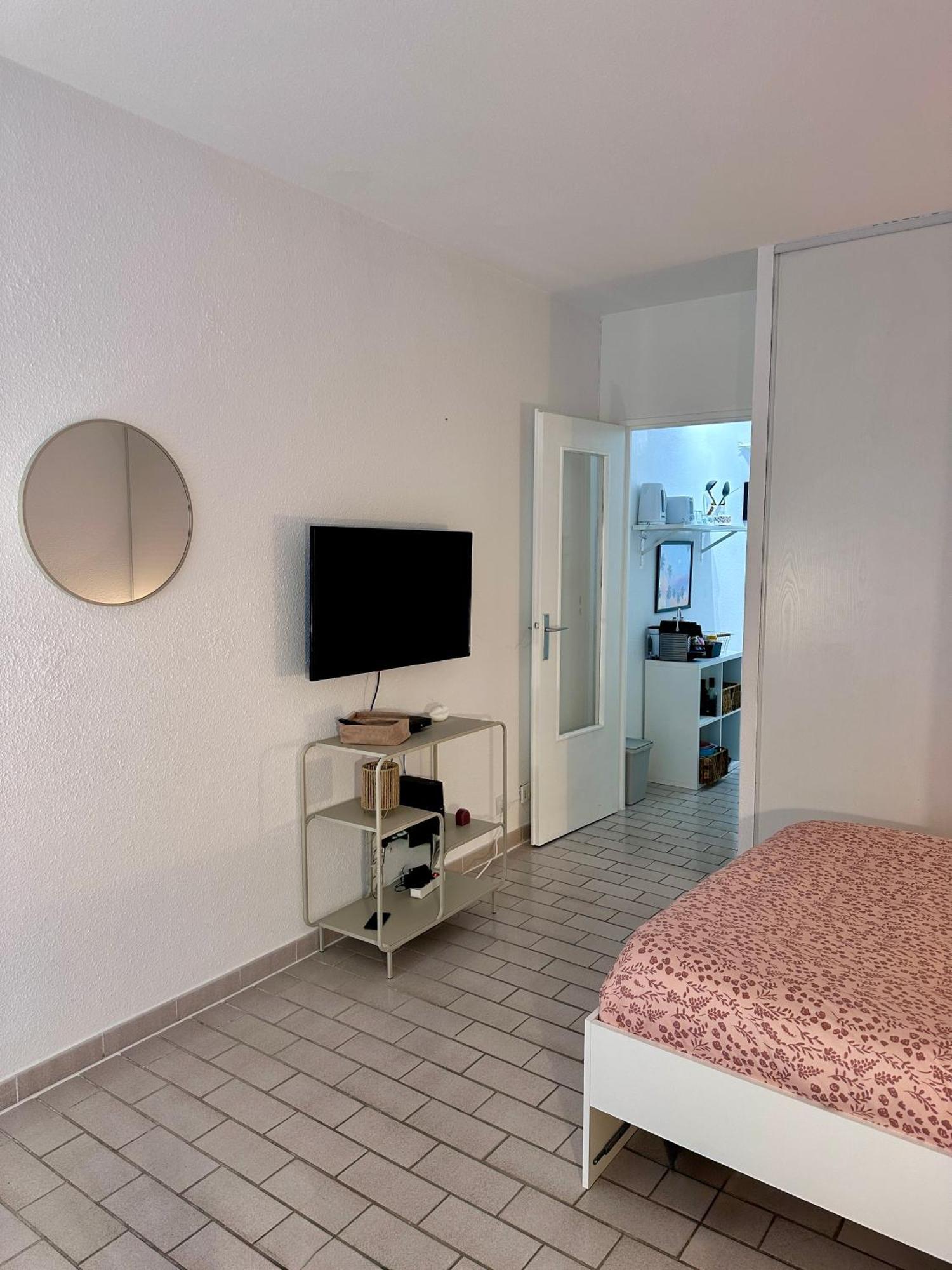 Apartment Sur Le Port De - A 2min Des Plages, Clim & Balcon *
