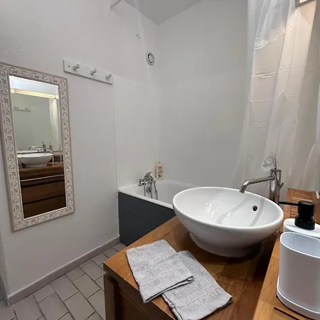 Studio Sur Le Port De Hyeres - A 2Min Des Plages, Clim & Balcon Extérieur photo