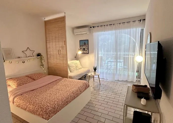 Studio Sur Le Port De Hyeres - A 2Min Des Plages, Clim & Balcon