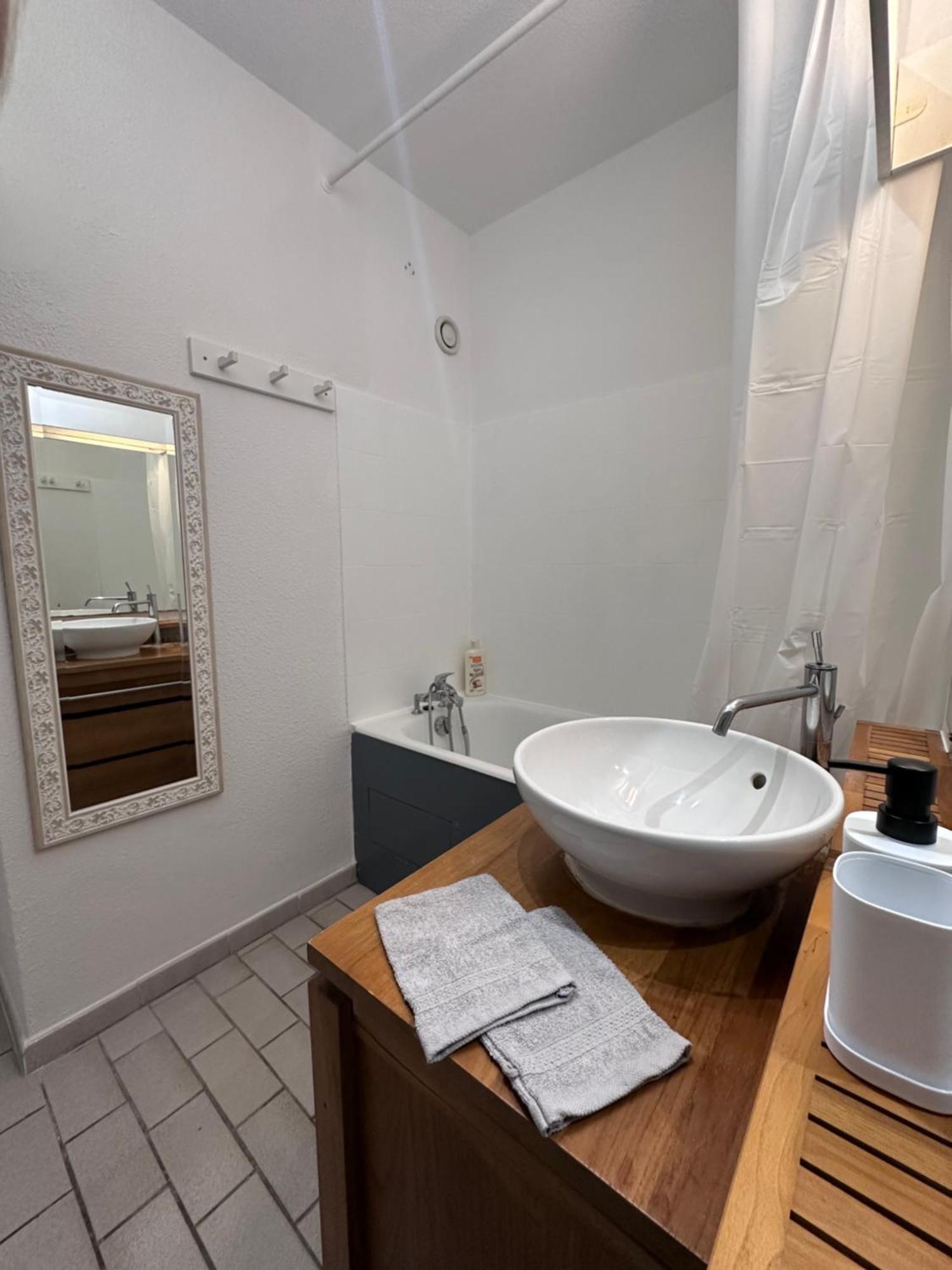 Sur Le Port De - A 2min Des Plages, Clim & Balcon Apartment *