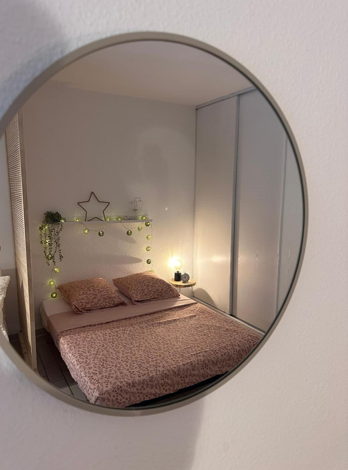 Sur Le Port De - A 2min Des Plages, Clim & Balcon Apartment Hyeres