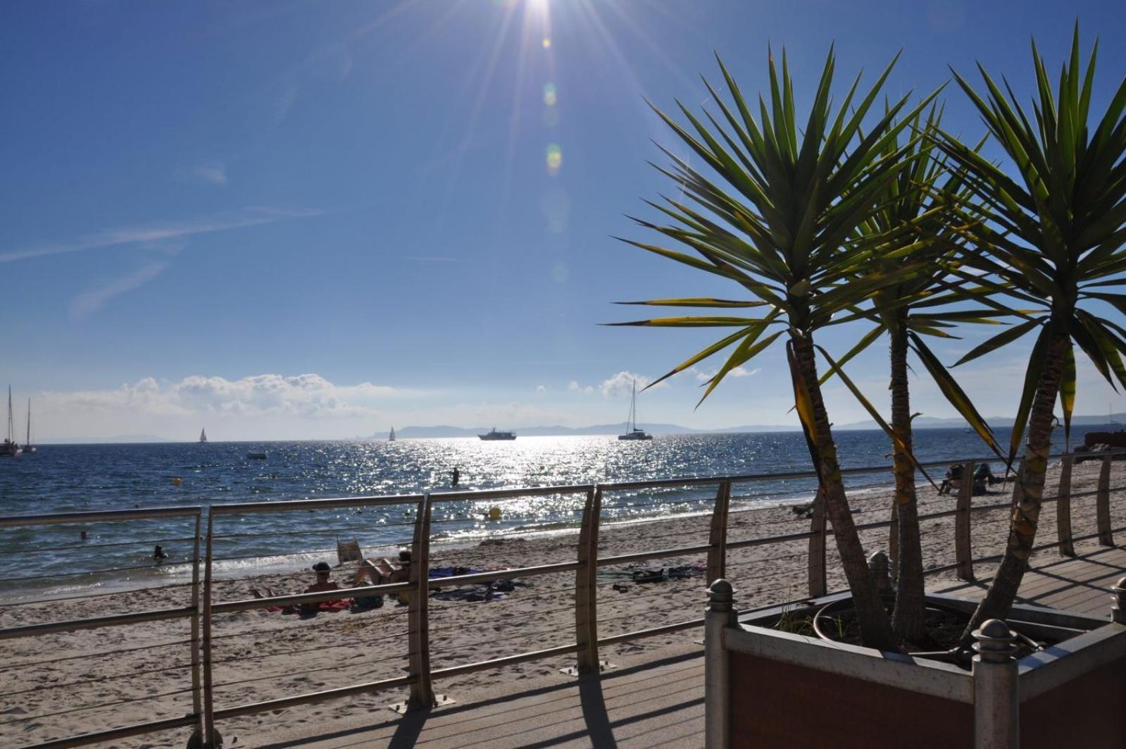 Appartement Sur Le Port De - A 2min Des Plages, Clim & Balcon