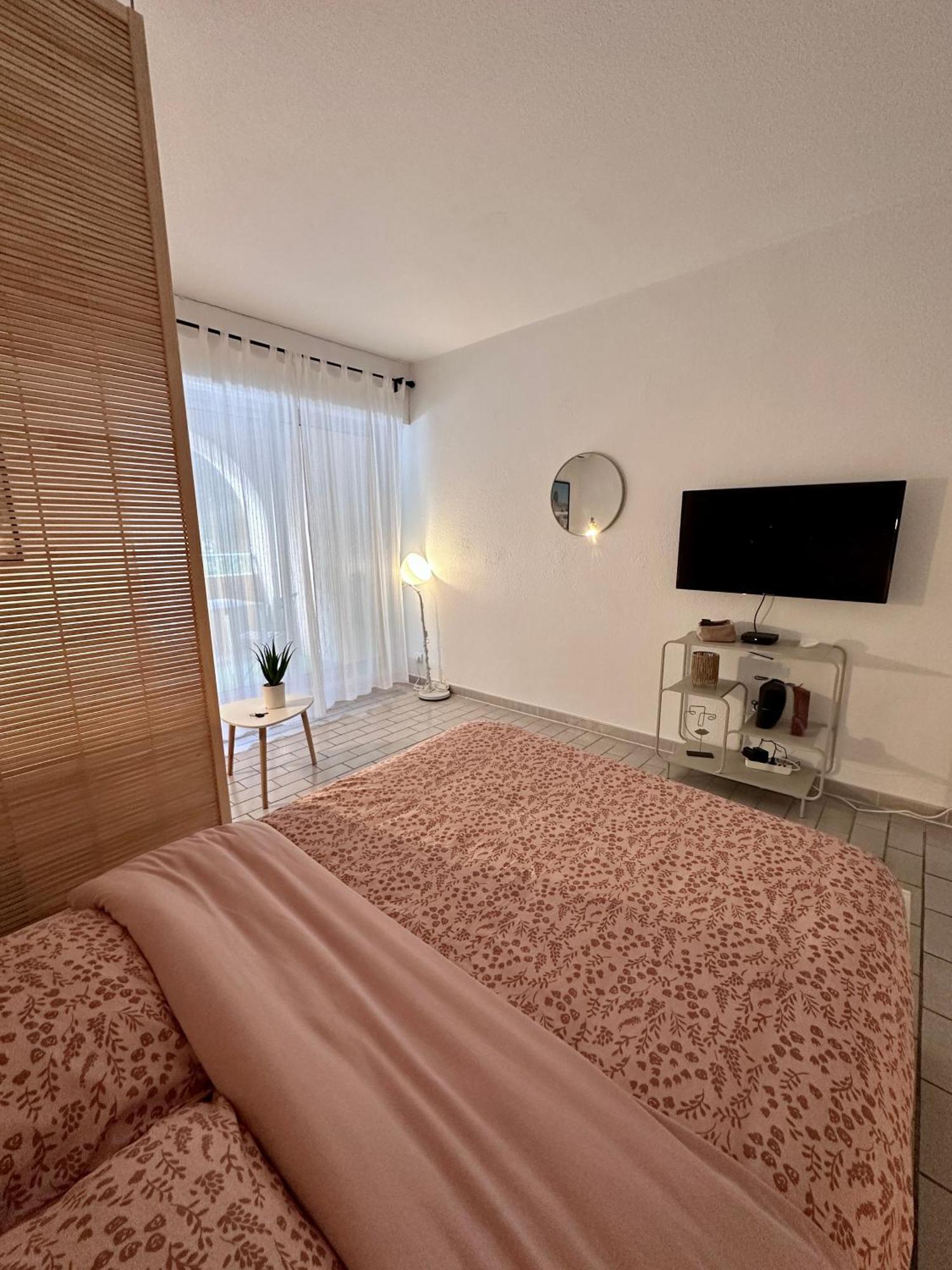 Appartement Sur Le Port De - A 2min Des Plages, Clim & Balcon
